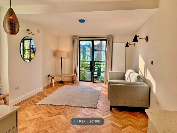 2 Bedroom Flat To Rent In Lordship Lane, London, SE22