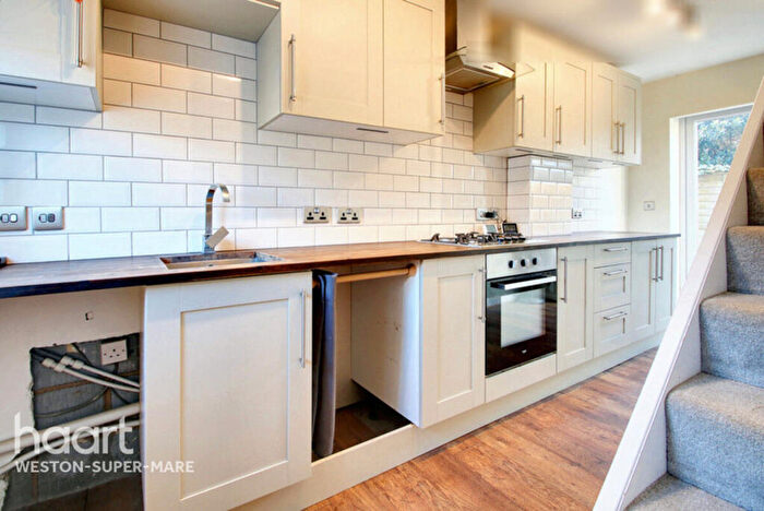 2 Bedroom Coach House To Rent In Barley Cross, Weston-Super-Mare, BS22