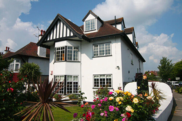 2 Bedroom Flat To Rent In Chalkwell Avenue, Chalkwell, Southend-on-Sea, SS0