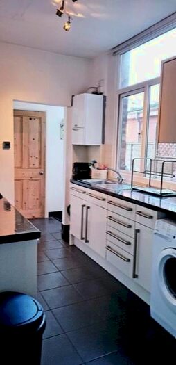 4 Bedroom Terraced House To Rent In Sir Thomas Whites Road, Coventry, CV5