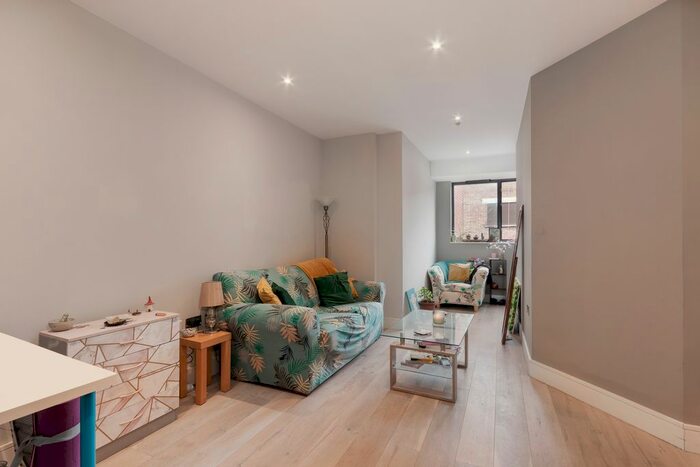 1 Bedroom Flat To Rent In Parkway, Chelmsford, CM2