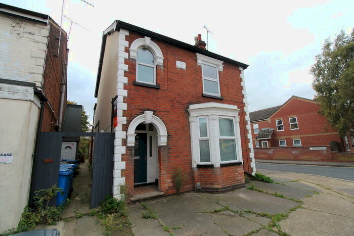 3 Bedroom Flat To Rent In Felixstowe Road, Ipswich, IP3