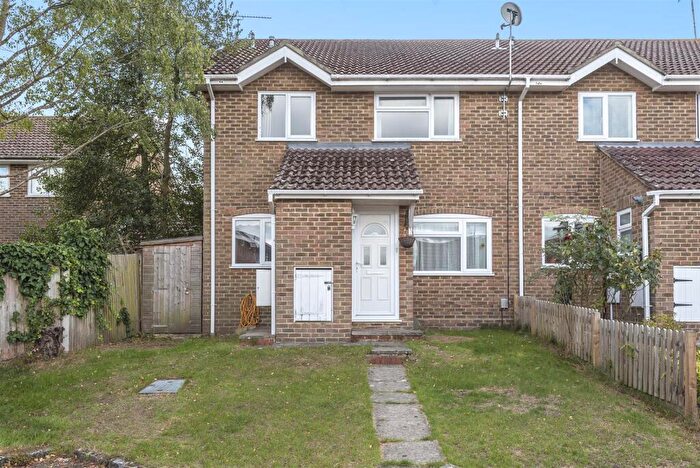 2 Bedroom House To Rent In Ryves Avenue, Yateley, GU46