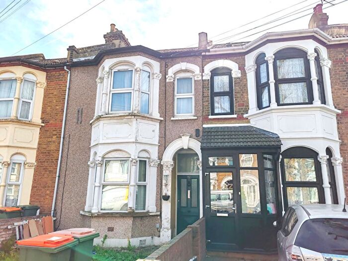 2 Bedroom Flat To Rent In Terrace Road, Plaistow, E13