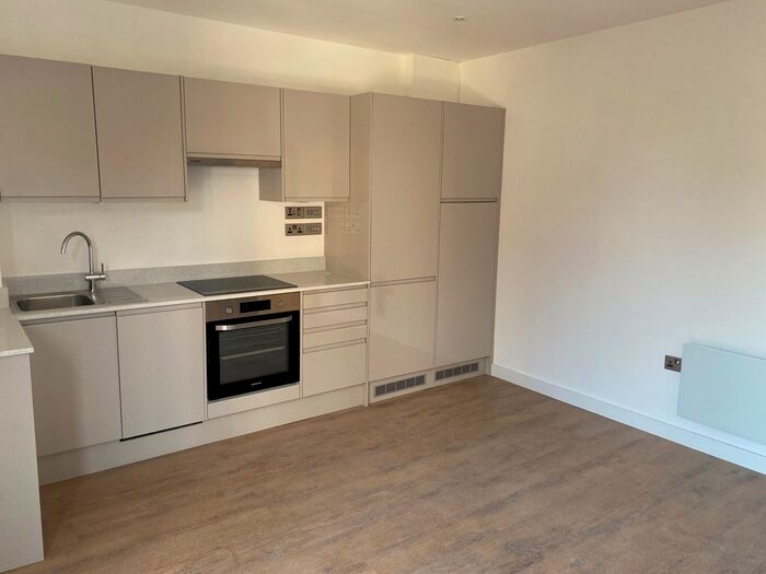 1 Bedroom Flat To Rent In Thackeray Lane, Godalming, Surrey, GU7
