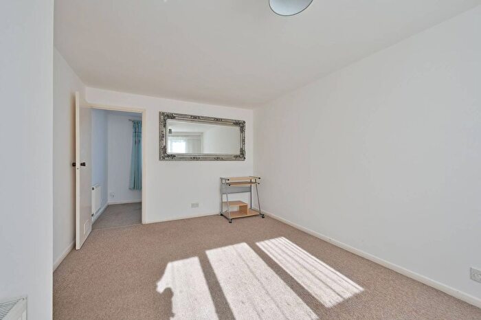 2 Bedroom Flat To Rent In , Watford, WD25
