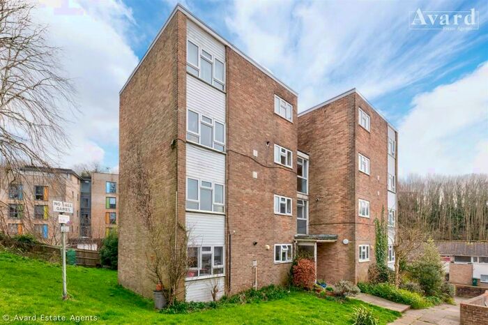 3 Bedroom Maisonette To Rent In Burstead Close, Brighton, BN1