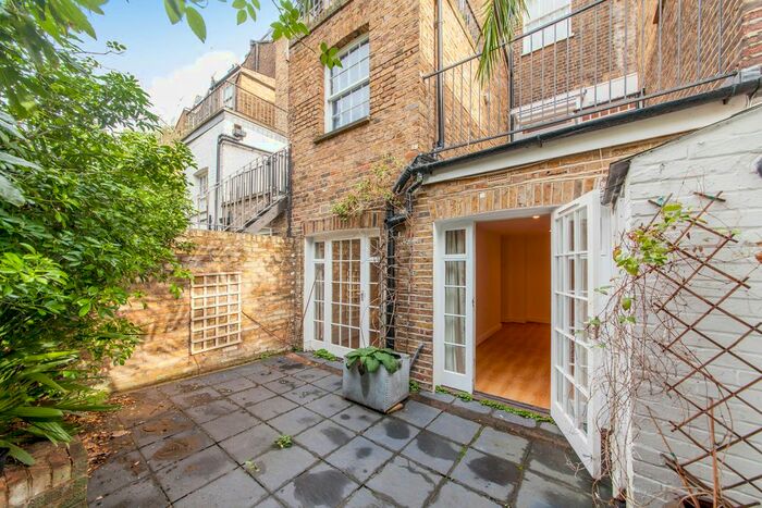 2 Bedroom Flat To Rent In Tachbrook Street, London, SW1V