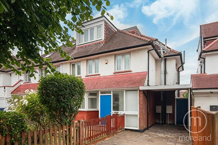 5 Bedroom Semi-Detached House For Sale In Greenfield Gardens, London, NW2