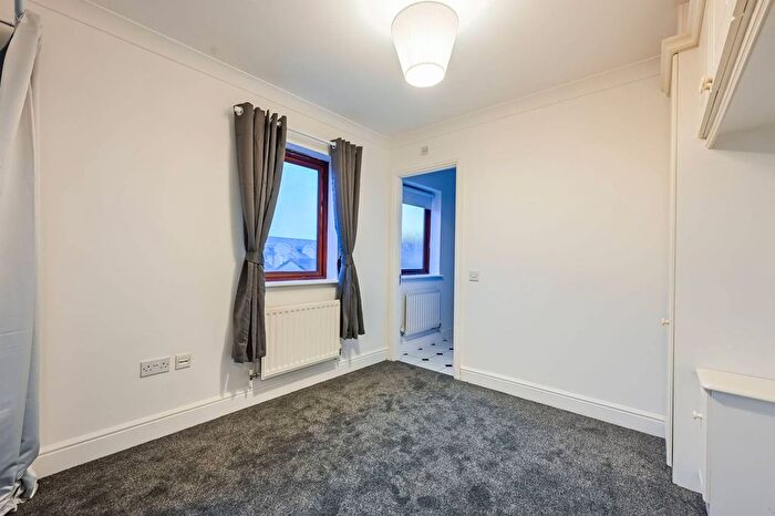 2 Bedroom Flat To Rent In Vantage Mews, Docklands, London, E14