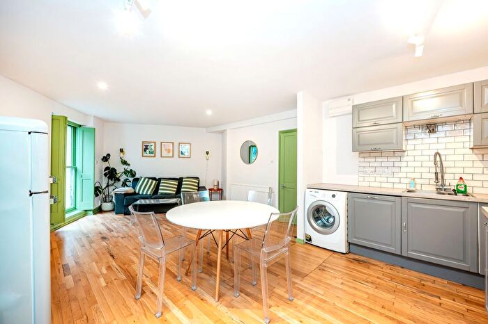 1 Bedroom Flat For Sale In Chesterton Road, London, W10