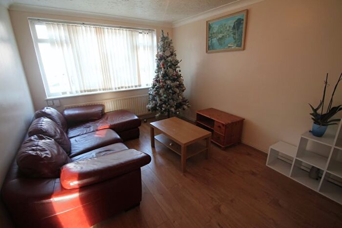 2 Bedroom Flat To Rent In Cowley Mill Road, Uxbridge, UB8