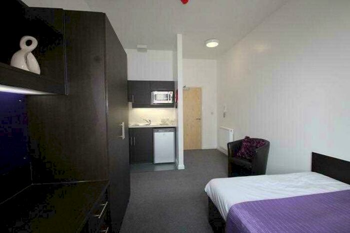 1 Bedroom End Of Terrace House To Rent In The Square, / North Road East, Plymouth, PL4