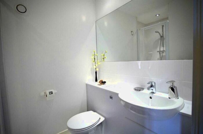 Studio To Rent In Kilburn High Road, London, NW6