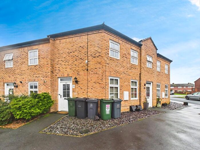 2 Bedroom Flat For Sale In Littlelands, Cottingley, BD16