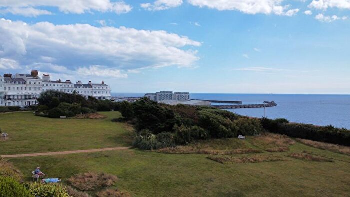 1 Bedroom Flat To Rent In Lewes Crescent, Kemptown, Brighton, BN2