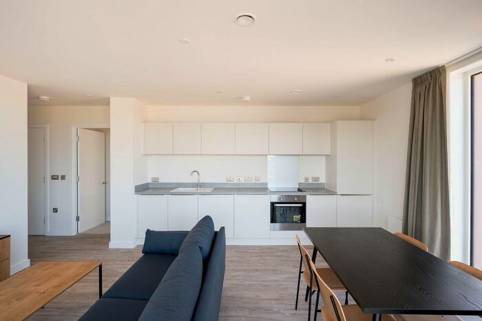 2 Bedroom Flat To Rent In Gillingham Gate Road, Chatham, ME4