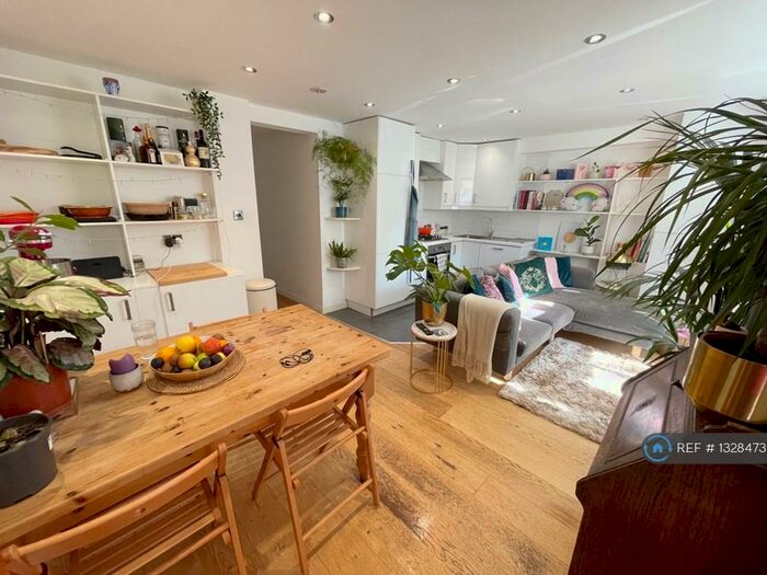 2 Bedroom Flat To Rent In Fenwick Road, London, SE15