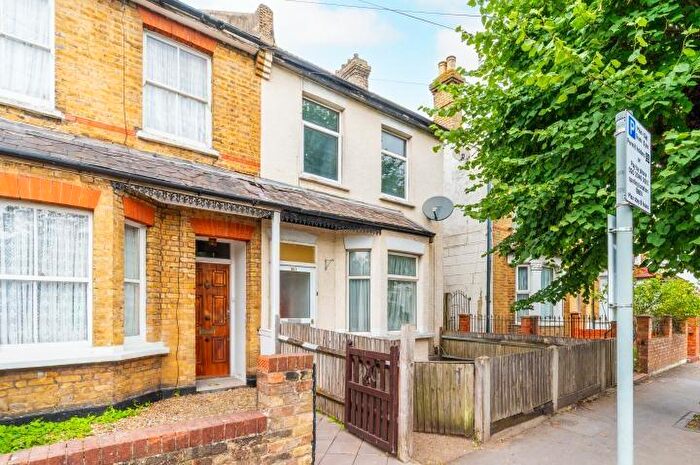 3 Bedroom Semi Detached House For Sale In Sydenham Road, Croydon, CR0