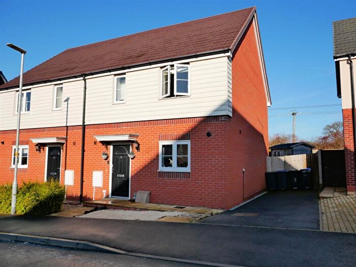 3 Bedroom Semi Detached House For Sale In Larkspur Drive, Calne, SN11