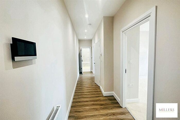 1 Bedroom Flat To Rent In Kestrel House, Bakers Lane, Epping, CM16