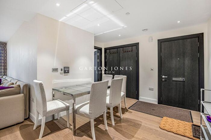 2 Bedroom Apartment For Sale In Cascade Court, Sopwith Way, London, SW11