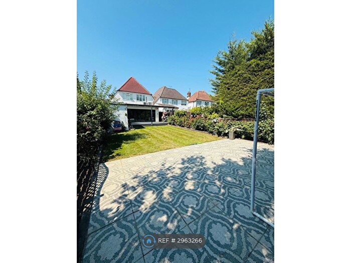 4 Bedroom Detached House To Rent In Mount Pleasant, Ruislip, HA4