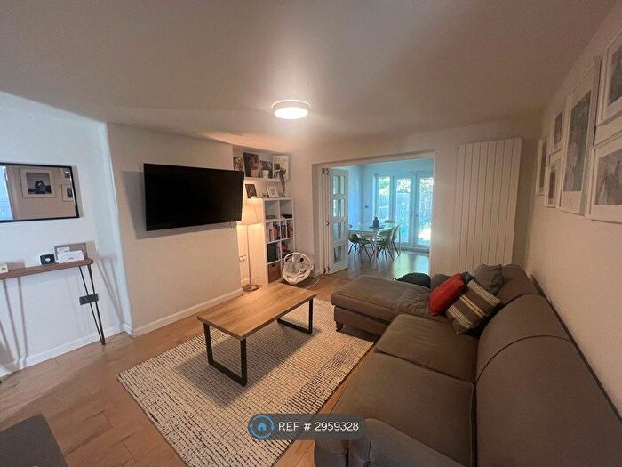 2 Bedroom Semi-Detached House To Rent In Brow Crescent, Orpington, BR5