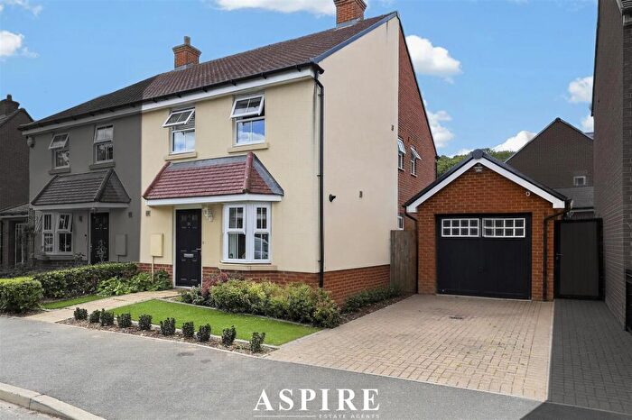 3 Bedroom Semi-Detached House For Sale In Kingston Road, Benfleet, SS7