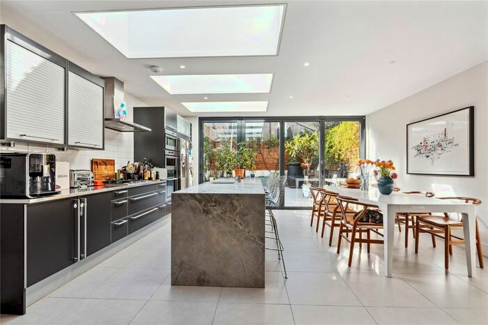 5 Bedroom Property To Rent In Northchurch Road, London, N1