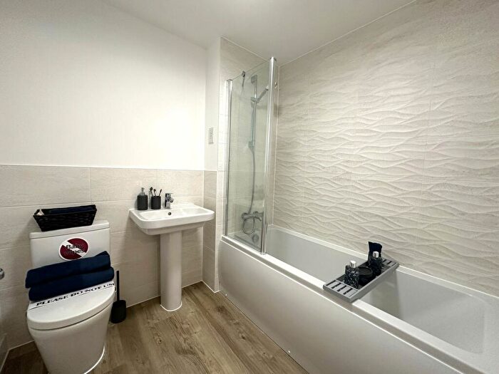 2 Bedroom Apartment For Sale In Shandon Leys Off Bromham Road Bedford Bedfordshire, MK40