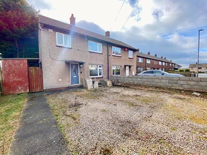 3 Bedroom Semi-Detached House For Sale In Weymouth Avenue, Huddersfield, HD3