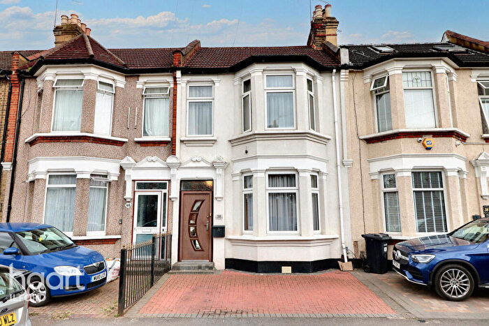 3 Bedroom Terraced House For Sale In Hampton Road, Ilford, IG1