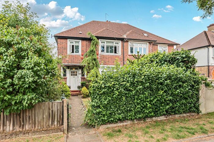 3 Bedroom Semi-Detached House For Sale In Barnet Way, London, NW7