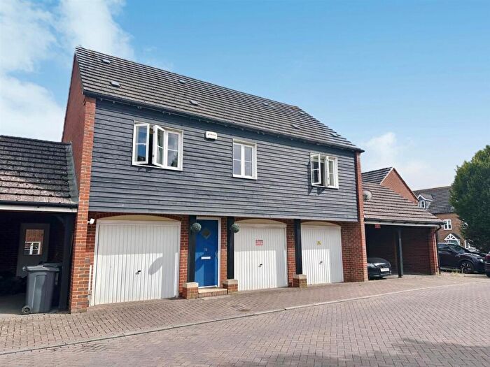 2 Bedroom Coach House For Sale In Brampton Field, Ditton, ME20