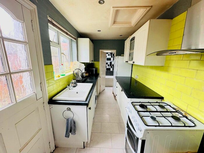 3 Bedroom End Of Terrace House To Rent In St. Pauls Crescent, West Bromwich, West Midlands, B70