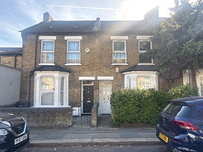 2 Bedroom Flat To Rent In Granville Road, South Woodford, E18