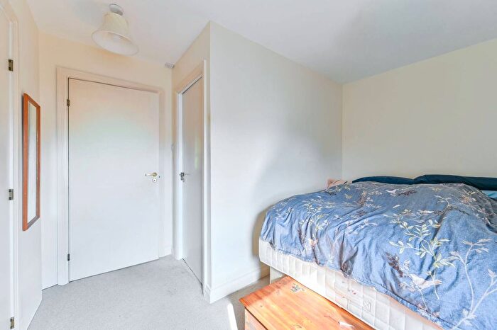 1 Bedroom Flat To Rent In Salisbury Place, Oval, London, SW9