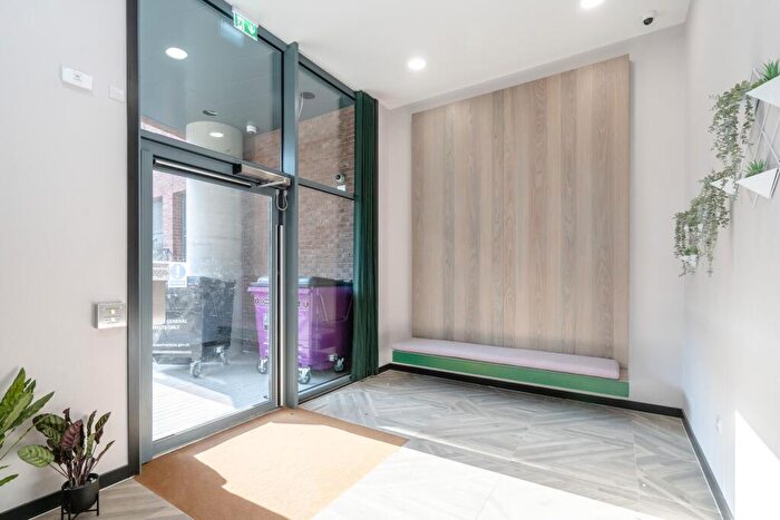 Apartment To Rent In Apartment, Skyline Apartments, Makers Yard, London, E3