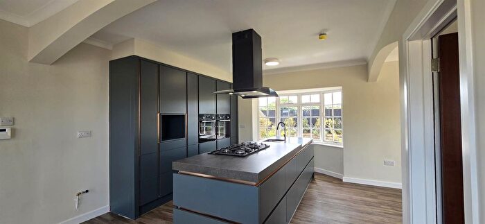 6 Bedroom Detached House To Rent In Hurcott Lane, Kidderminster, DY10