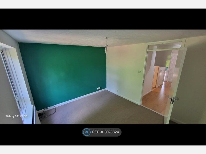 4 Bedroom Semi-Detached House To Rent In Bedroom House In Uxbridge, London, UB8