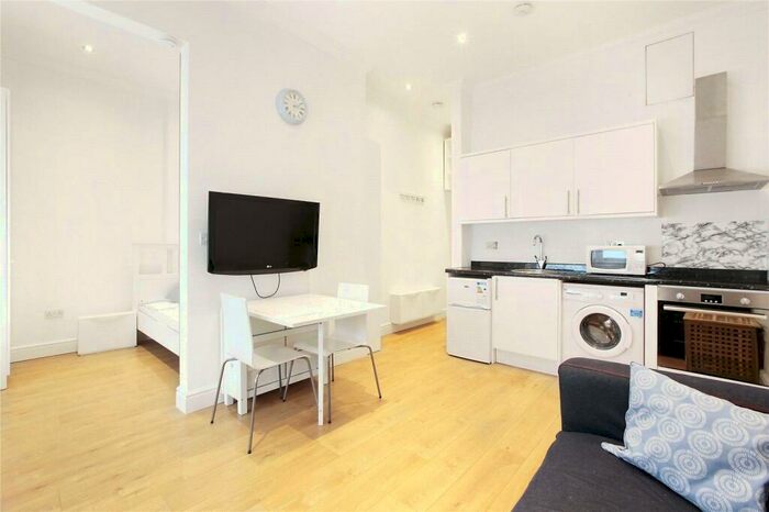 Studio To Rent In St Johns Hill, London, SW11
