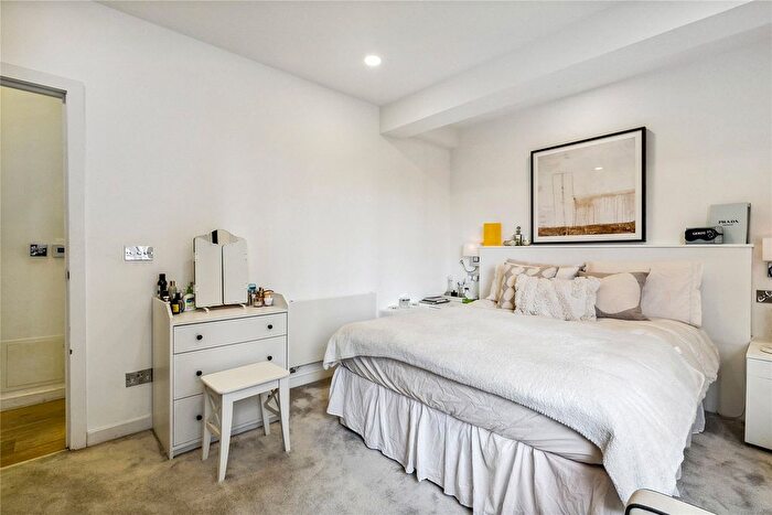 2 Bedroom Flat For Sale In Swan Court, Chelsea Manor Street, London, SW3