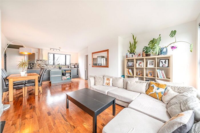 2 Bedroom Flat For Sale In Endwell Road, Brockley, SE4