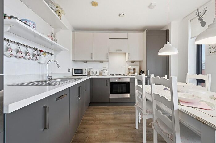 2 Bedroom Flat For Sale In Duckett Street, Stepney Green, E1
