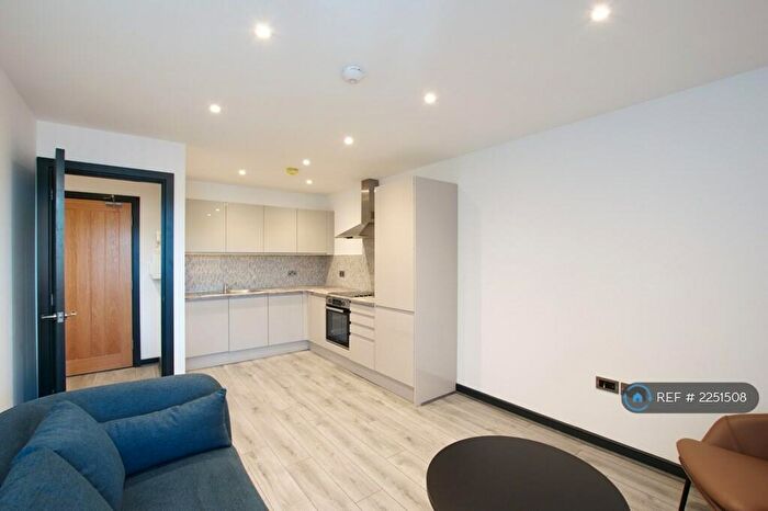 1 Bedroom Flat To Rent In Trinity Apartments, Leeds, LS13