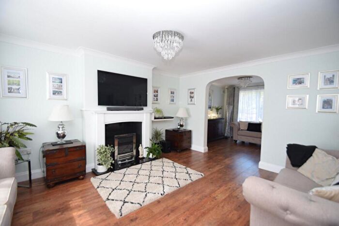 4 Bedroom Detached House For Sale In Grasmere Close, Eastbourne, BN23