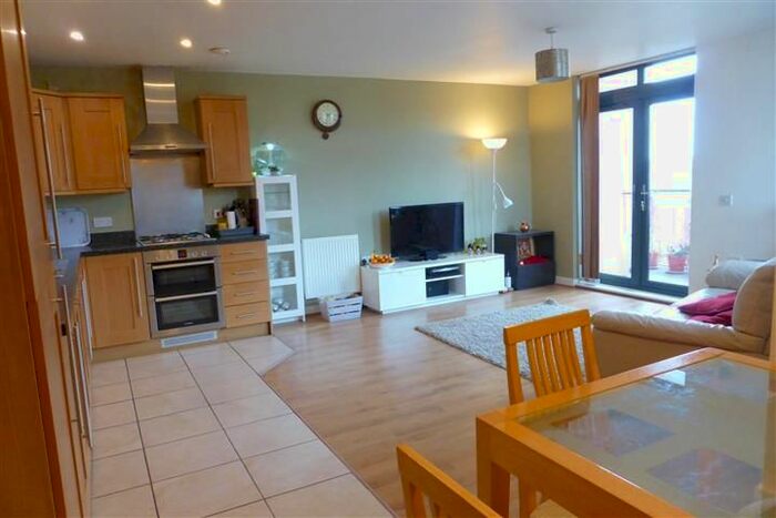 2 Bedroom Flat To Rent In Sheldon Way, Berkhamsted, HP4