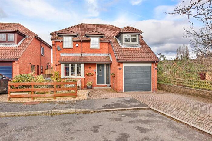 4 Bedroom Detached House For Sale In Hall Close, Cutthorpe, S42