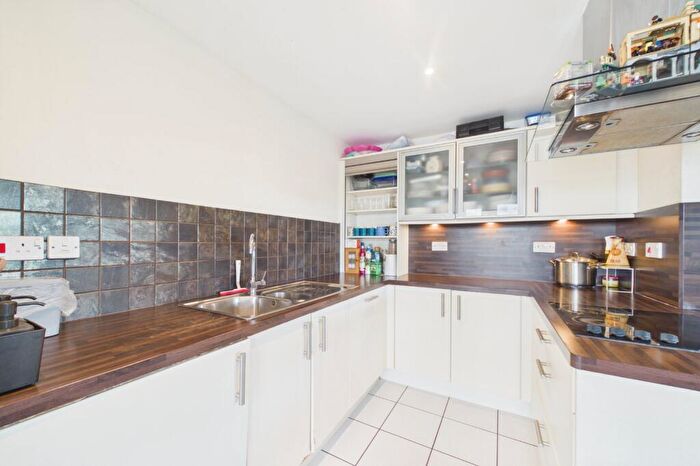2 Bedroom Flat To Rent In Luscinia View, Napier Road, Reading, Berkshire, RG1